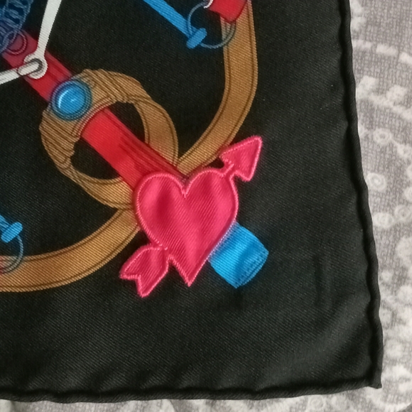 🧡 New With Box HERMES small Silk Scarf - Picture 8 of 9